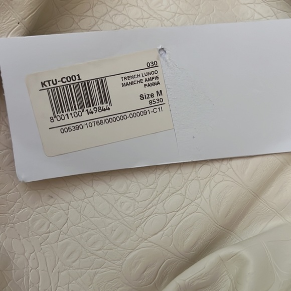 Faux Leather Single Breasted White trench w Statement Sleeve - Picture 11 of 15